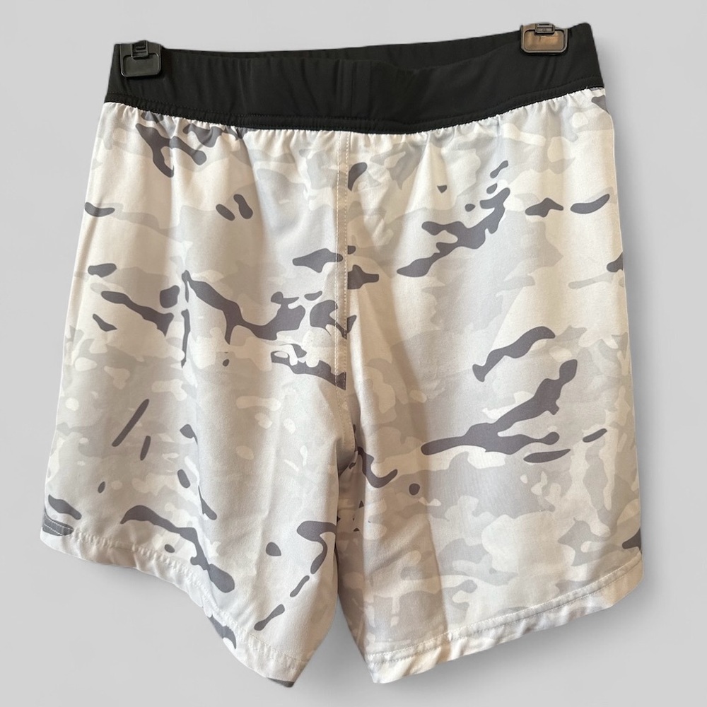 TACHUNTFISH Mens athletic gray camo shorts $10